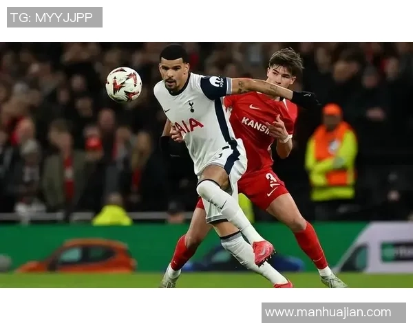 明天凌晨曼联对阵热刺的精彩对决值得期待球迷们的热情将再度燃起